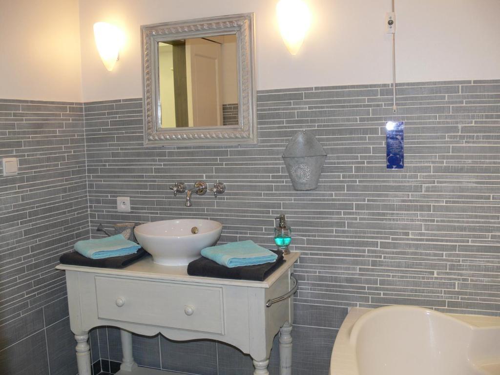 Maison D'Hote La Tourette Кукуньян Номер фото